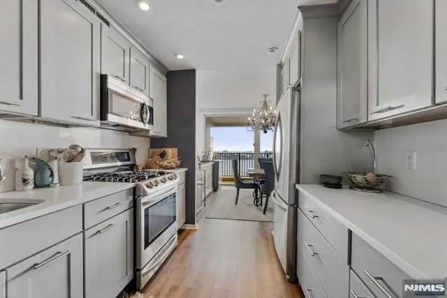 3 Horizon ##1004, Fort Lee, NJ 07024