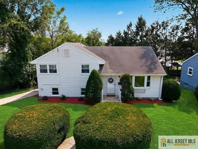 13 Glencourt Avenue, Township/Edison, NJ 08837