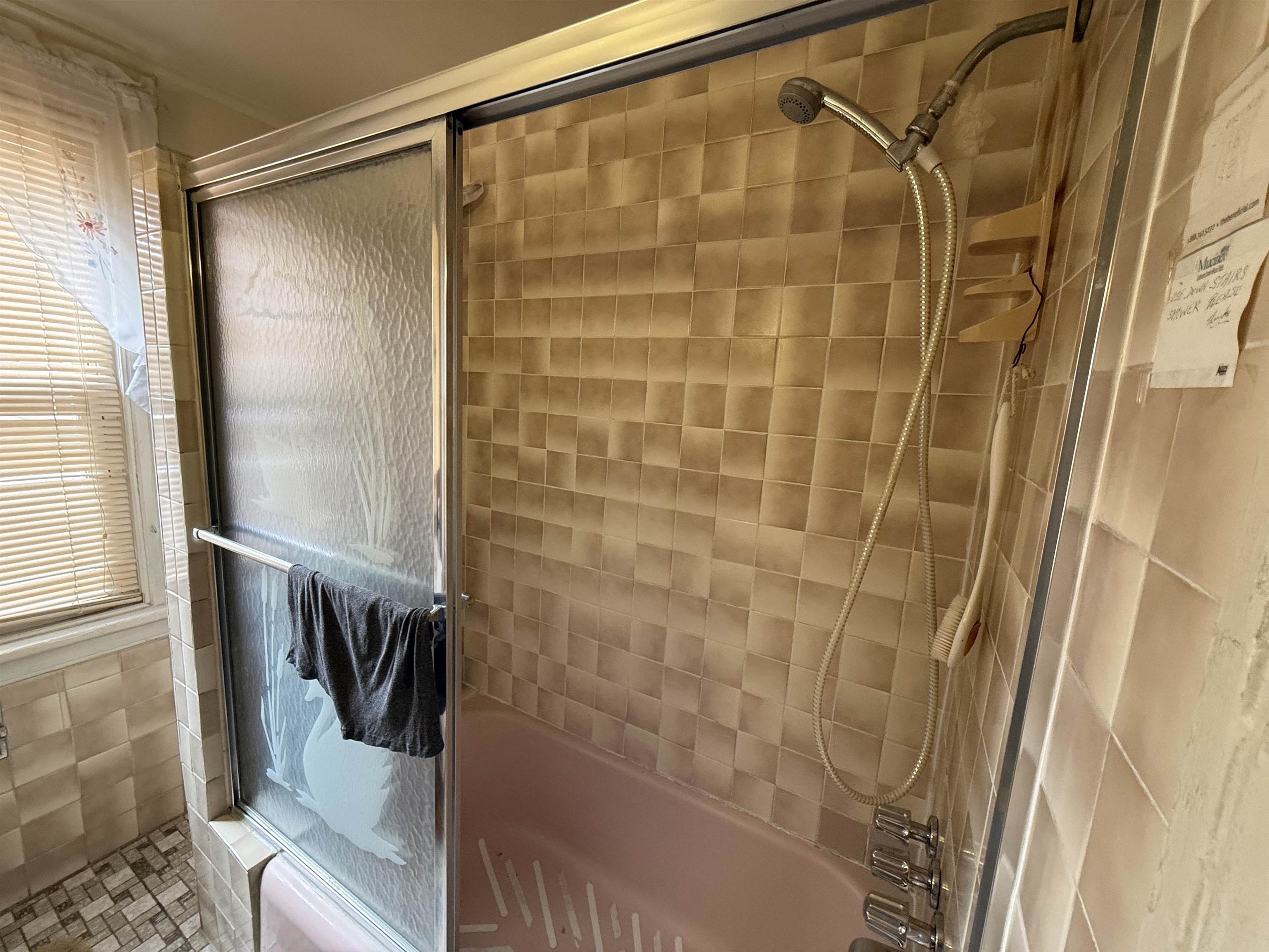 231 LINDEN Avenue, Jersey City, JC Greenville, NJ 07305 - Property photo 4 of 13