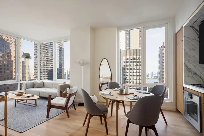 135 East 47th Street #20B, New York, NY 10017