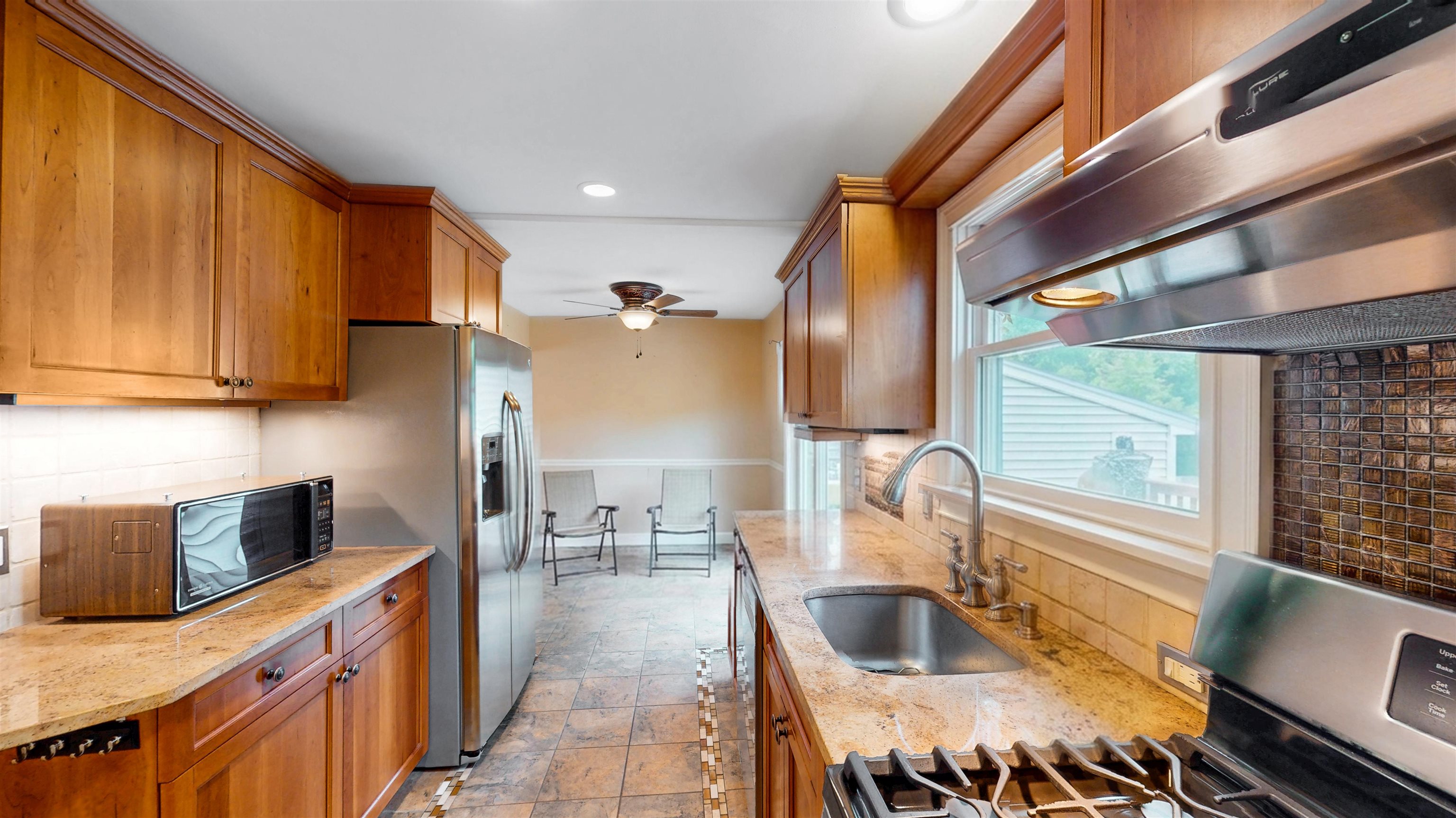 41 CIRCLE Drive, Paramus Borough, Paramus, NJ 07652 - Property photo 5 of 31