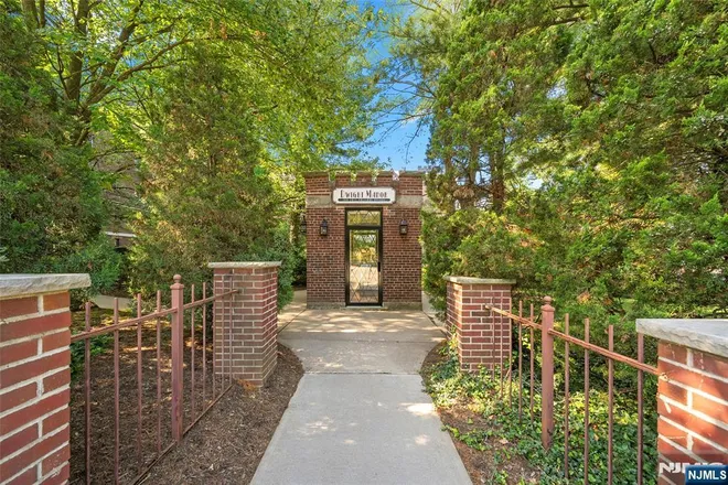 100 Palisade #B31, Englewood, NJ 07631