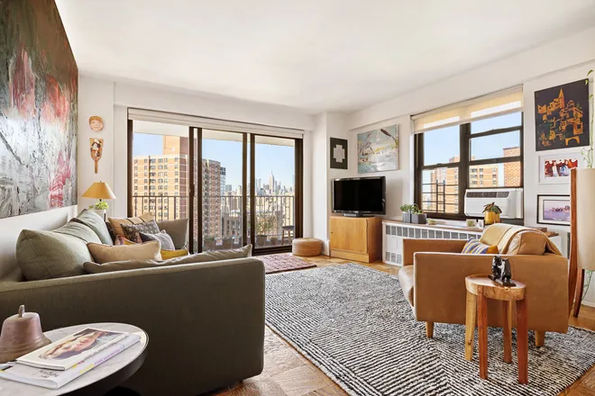 264 East BROADWAY #C2003, New York, NY 10002