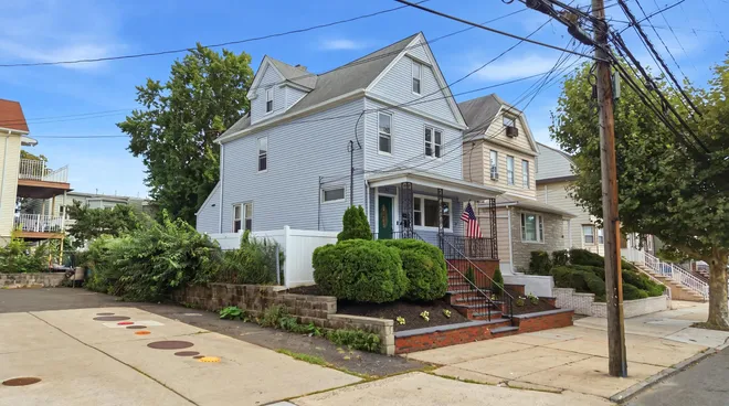 47 WEST 51st Street, Bayonne, NJ 07002