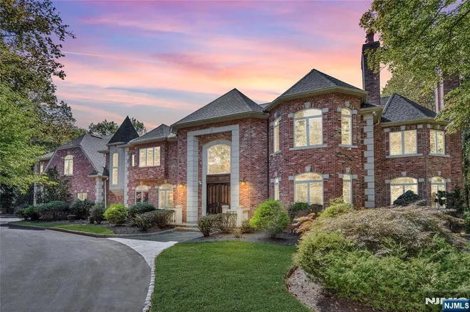 14 Werimus Brook, Saddle River, NJ 07458