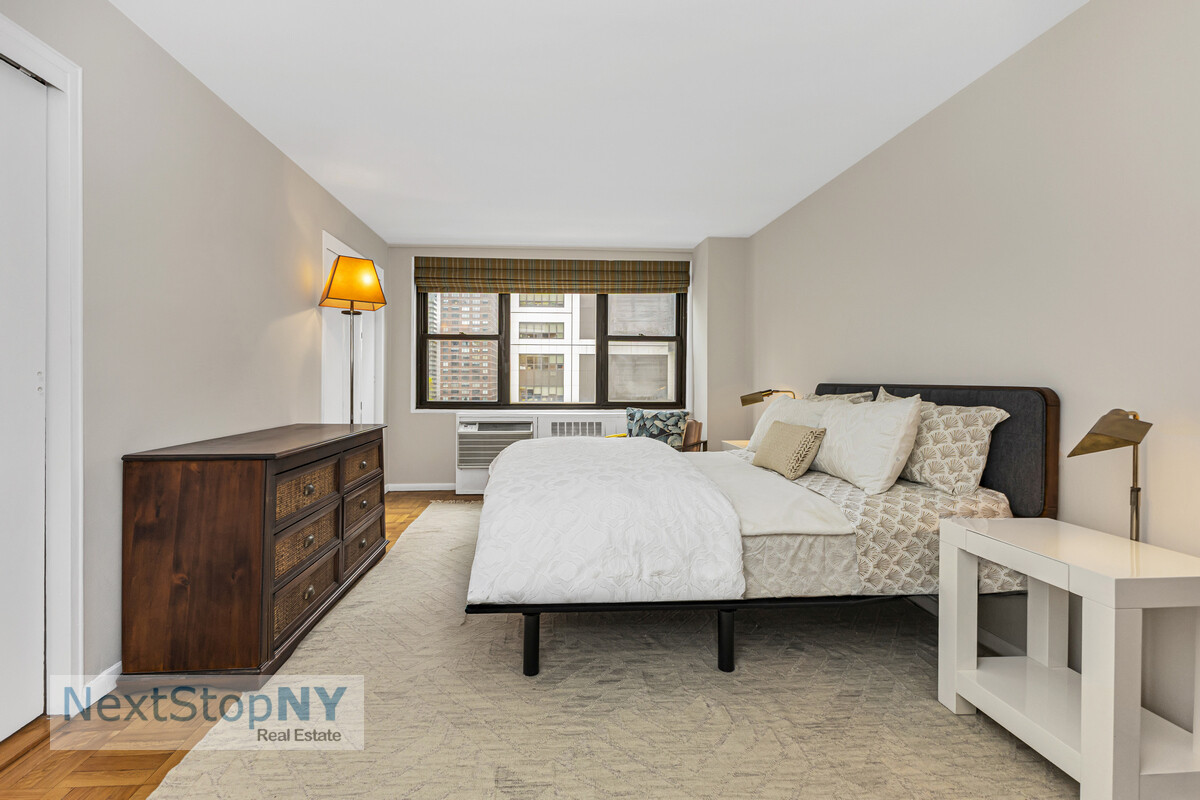 235 East 57th Street #12D, Sutton Place, Manhattan, NY 10022 - Property photo 2 of 14