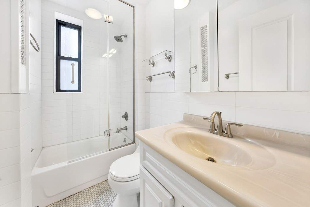 55 Hicks Street #34, Brooklyn Heights, Brooklyn, NY 11201 - Property photo 5 of 17