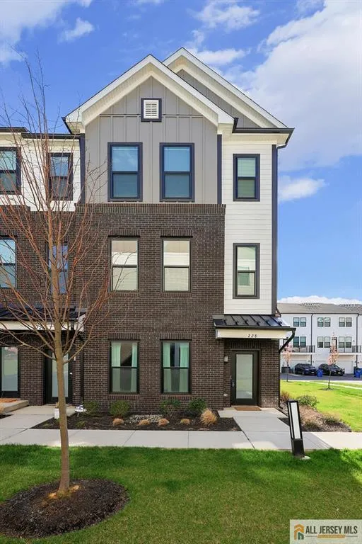228 Peyton Place #121, Scarlet Place Bldg 5, NJ 08901