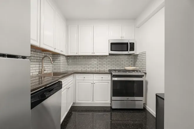400 East 77th Street #6J, New York, NY 10075