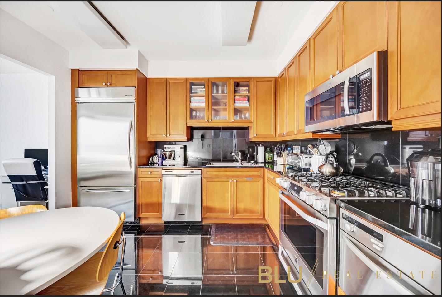 220 Riverside Boulevard #15-M, Lincoln Square, Manhattan, NY 10069 - Property photo 4 of 11