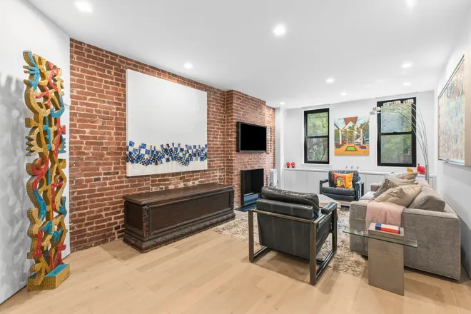 250 West 16th Street #3D, New York, NY 10011