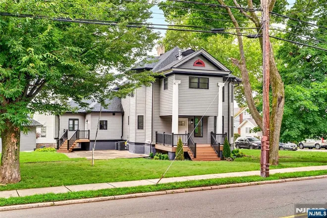 447 Queen Anne, Teaneck, NJ 07666