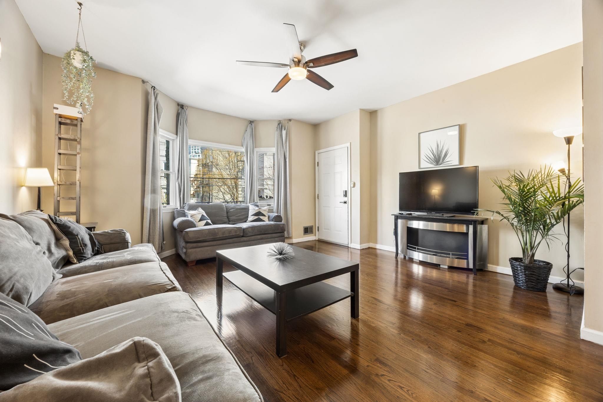 242 BALDWIN Avenue, Jersey City, JC Journal Square, NJ 07306 - Property photo 2 of 47
