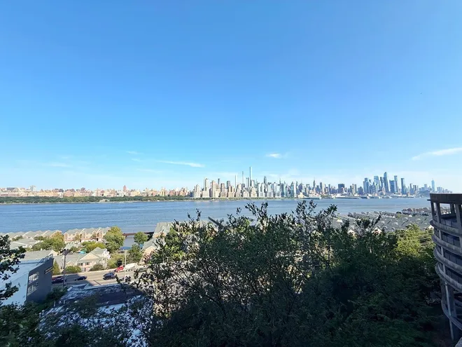 6600 Boulevard EAST, West New York, NJ 07093