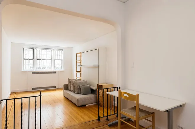25 MINETTA Lane #1F, New York, NY 10012