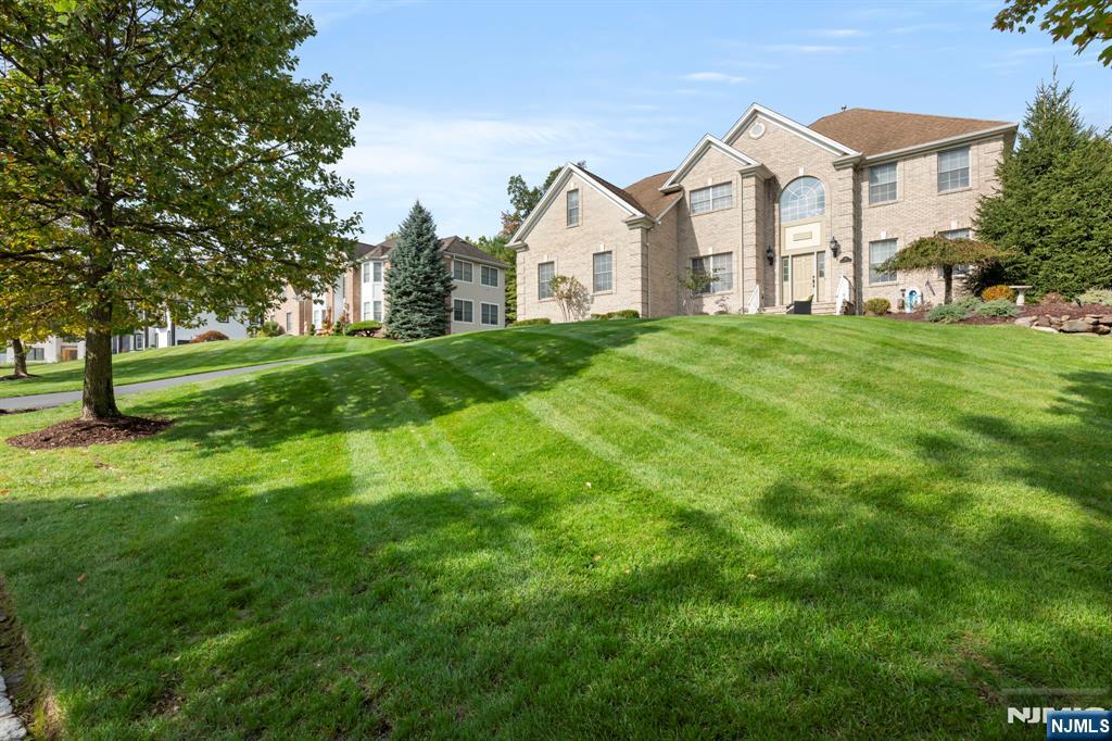 107 Hamilton, Totowa Borough, Totowa, NJ 07512 - Property photo 2 of 50