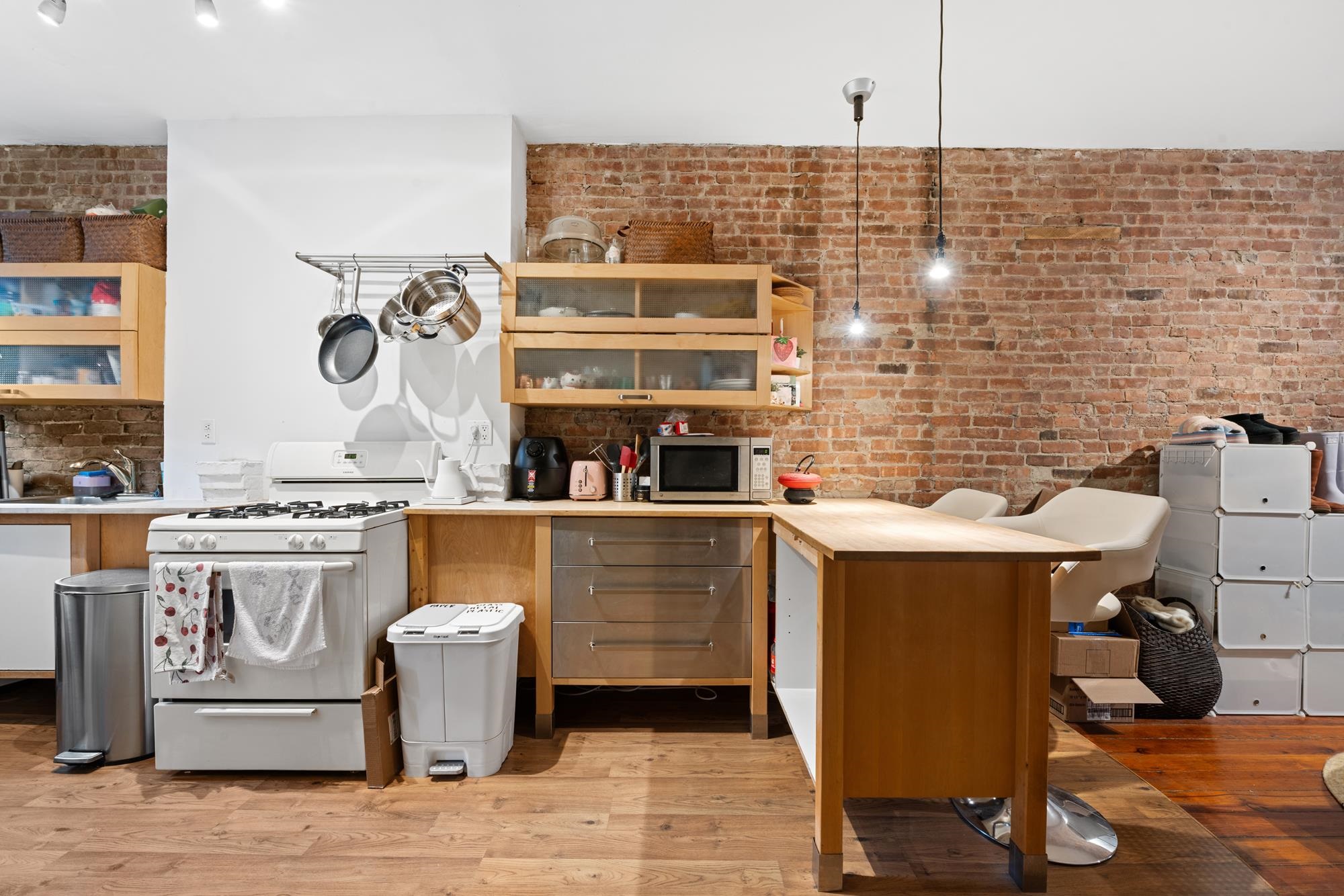 167 CHRISTOPHER COLUMBUS Drive, Jersey City, JC Downtown, NJ 07302 - Property photo 2 of 17
