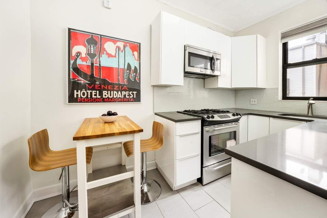 55 Hicks Street #34, Brooklyn Heights, Brooklyn, NY 11201 - Property photo 3 of 17