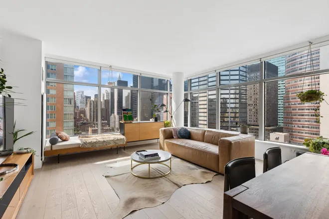250 East 54th Street #21A, New York, NY 10022