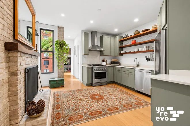 172 East 90th Street #4E, New York, NY 10128