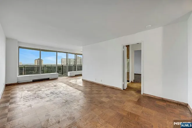 2077 Center #20C, Fort Lee, NJ 07024