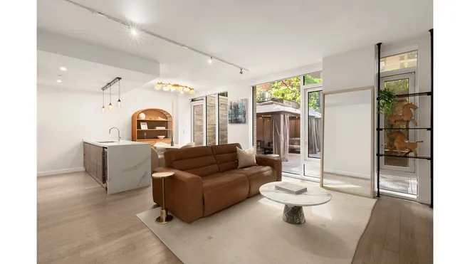 505 West 43rd Street #1C, New York, NY 10036