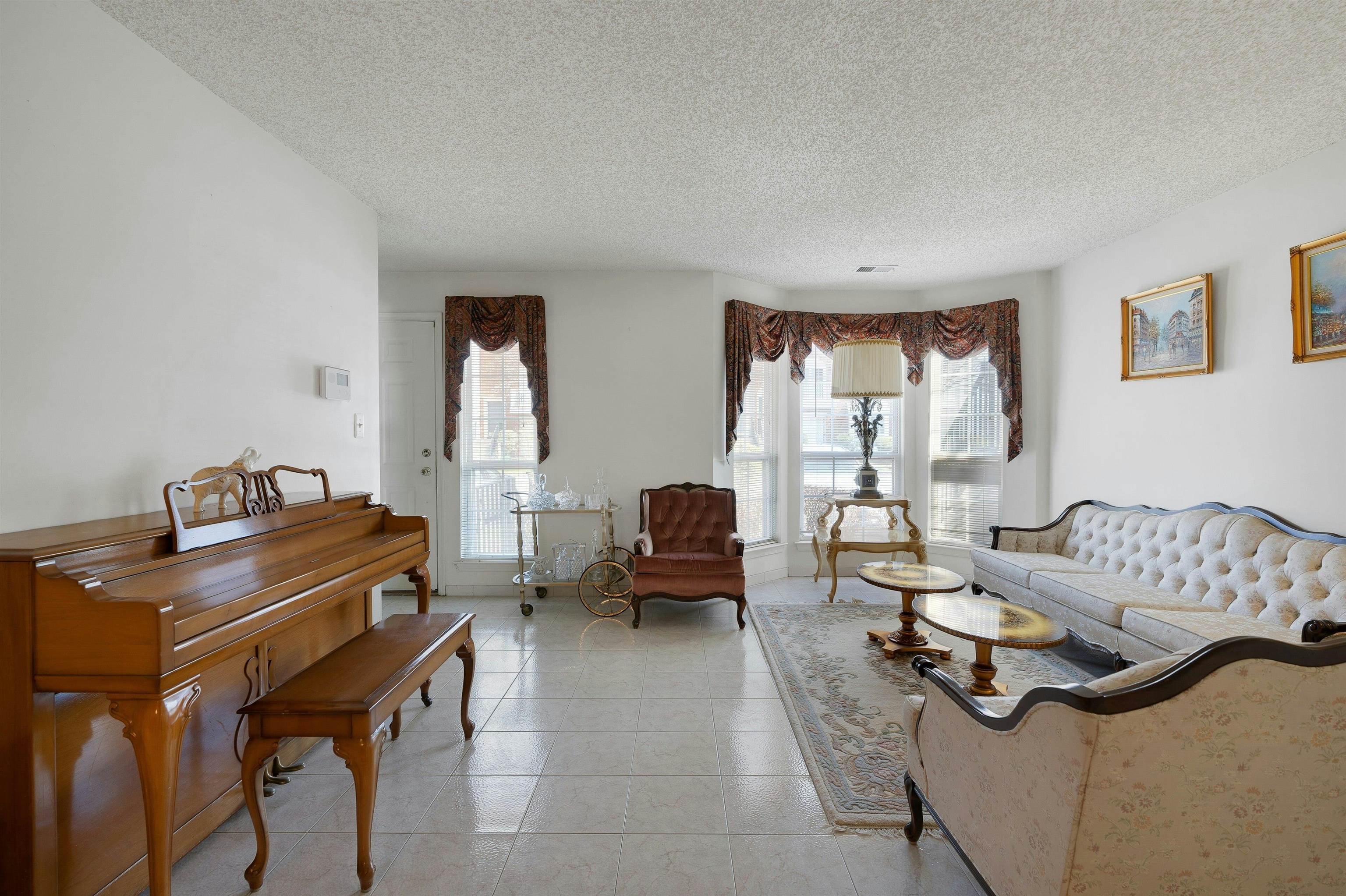 32 CEDAR Street, Jersey City, JC West Bergen, NJ 07305 - Property photo 3 of 17