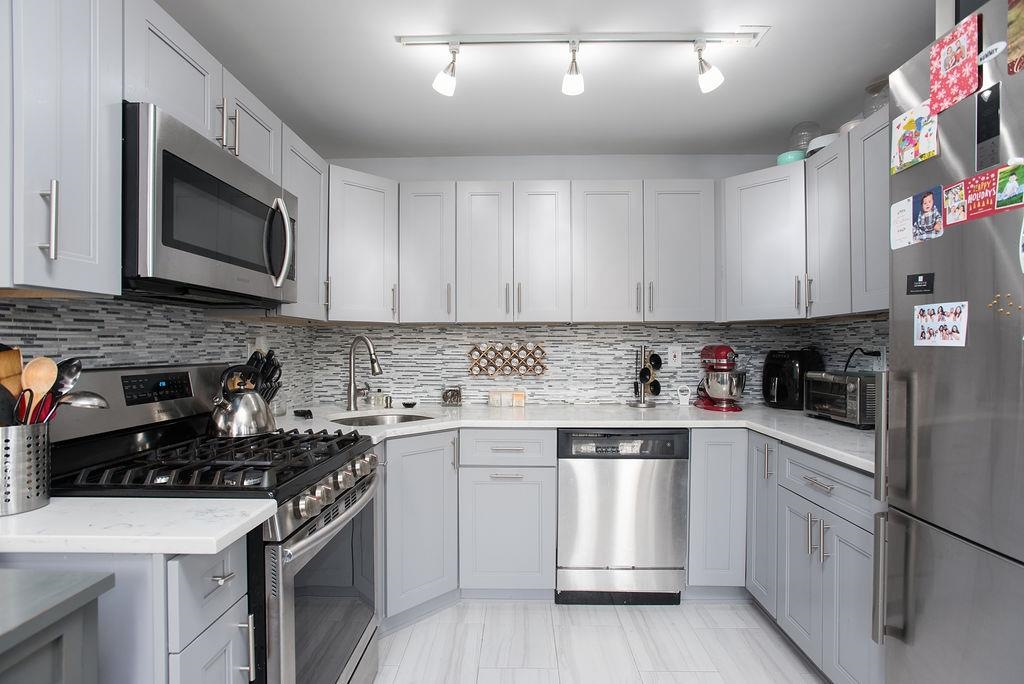 102 OGDEN Avenue, Jersey City, JC Heights, NJ 07310 - Property photo 4 of 15