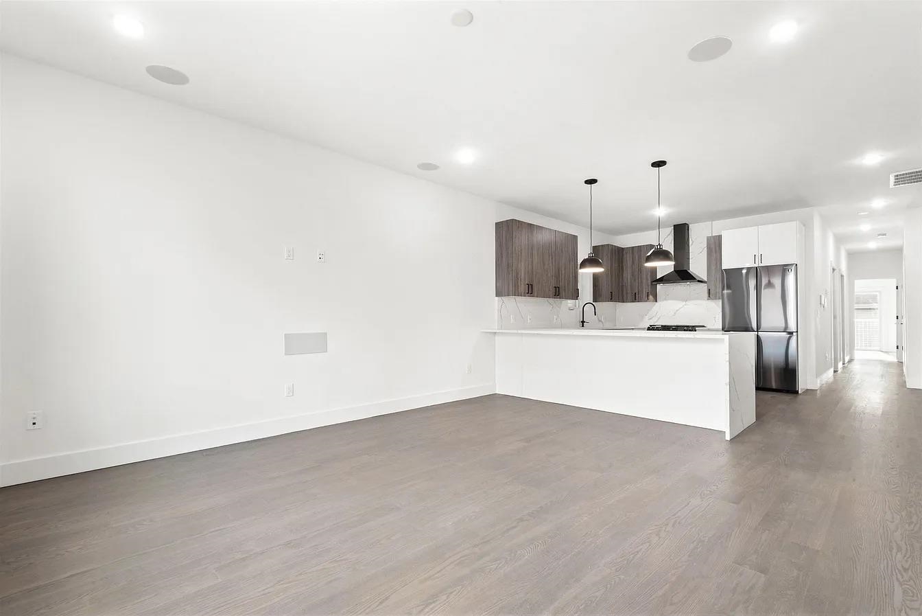 201 LINCOLN Street, Jersey City, JC Heights, NJ 07307 - Property photo 2 of 18