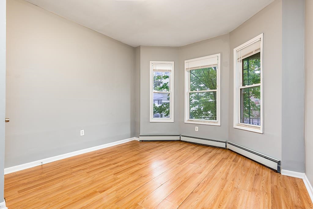 211 MYRTLE Avenue, Jersey City, JC Greenville, NJ 07305 - Property photo 4 of 22
