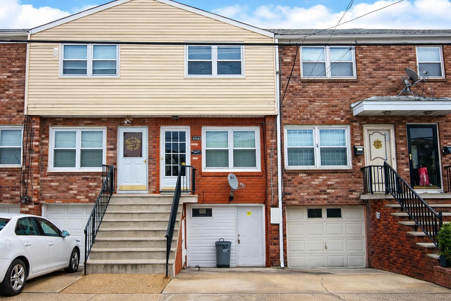84B SUBURBIA Drive, Jersey City, JC West Bergen, NJ 07305 - Property photo 3 of 7