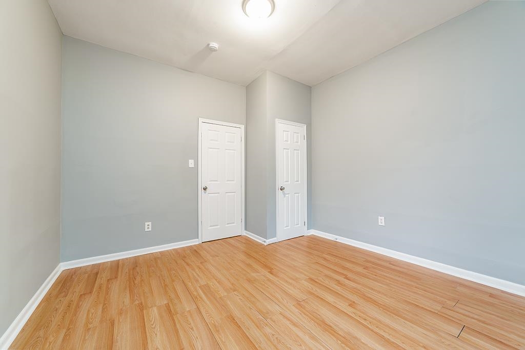 211 MYRTLE Avenue, Jersey City, JC Greenville, NJ 07305 - Property photo 5 of 22