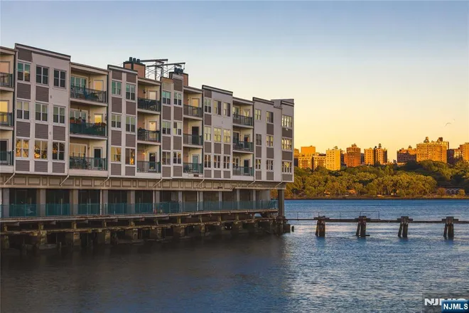 116 The Promenade #116, Edgewater, NJ 07020
