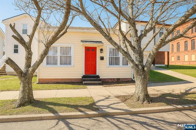 31 Kossuth, Haledon, NJ 07508
