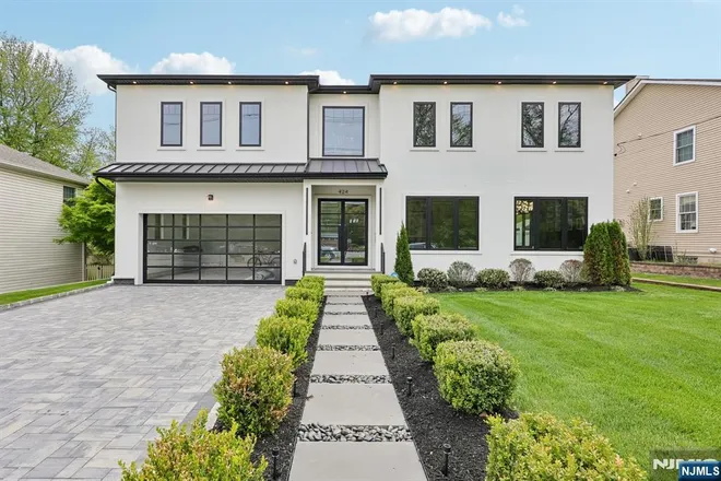424 Ridgewood, Paramus, NJ 07652