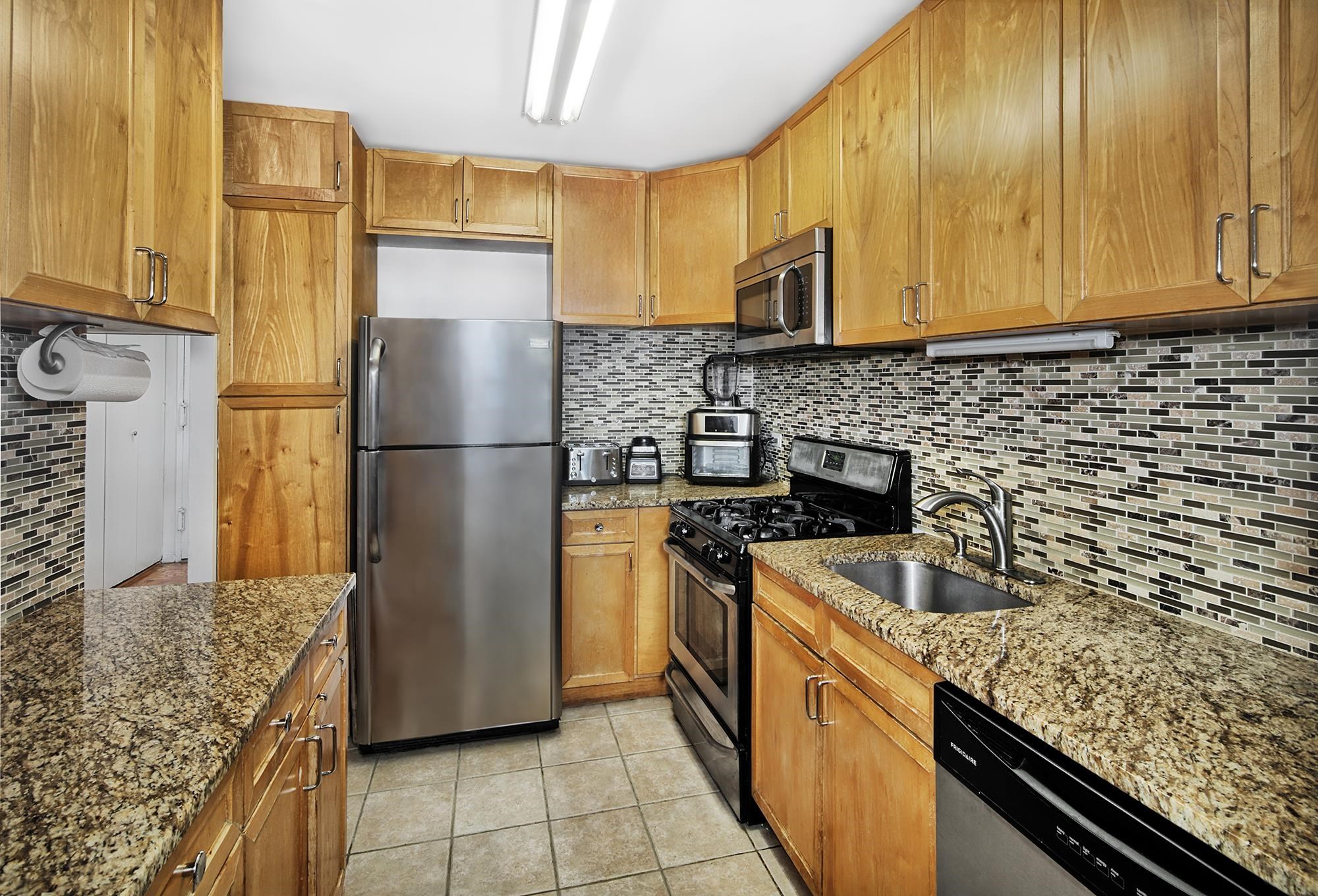 7000 Boulevard EAST, Guttenberg Town, Guttenberg, NJ 07093 - Property photo 4 of 29