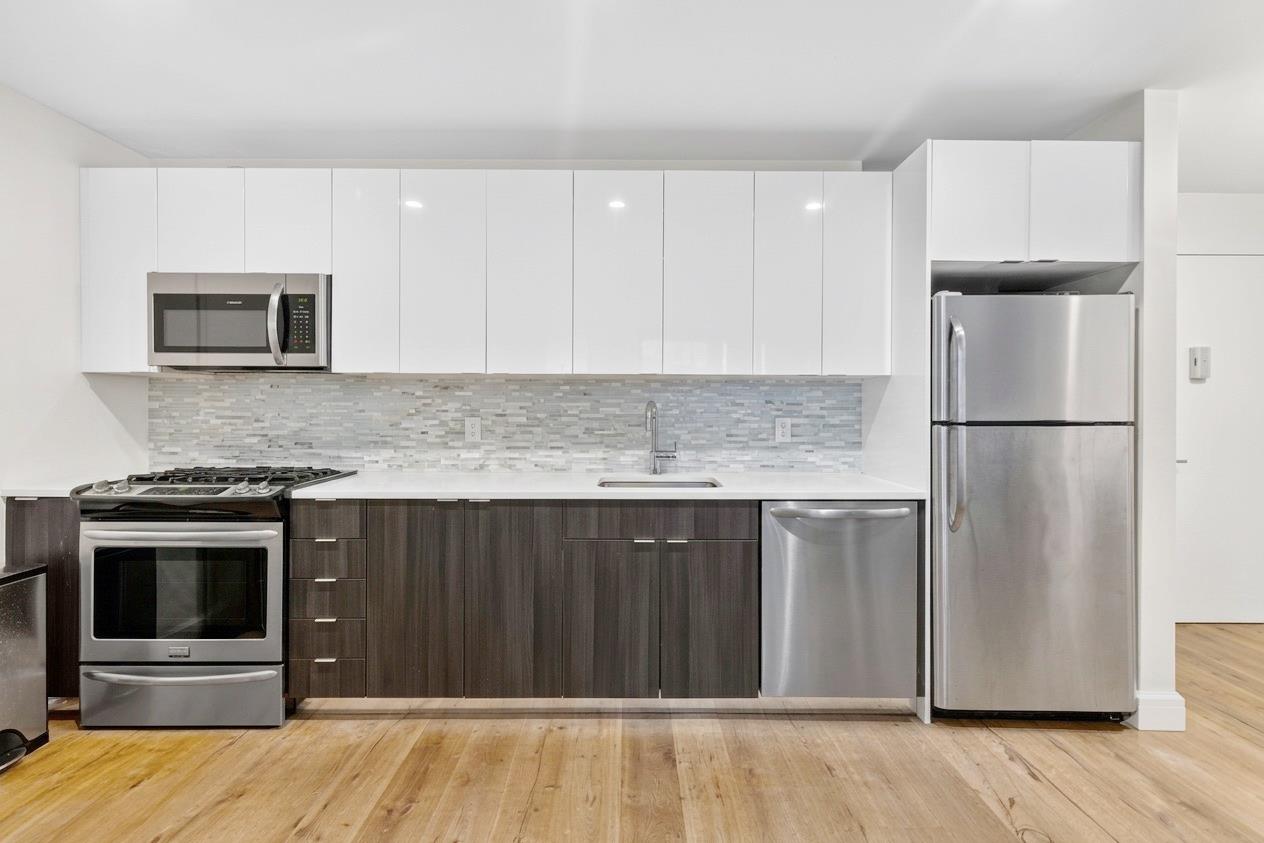 25-21 43rd Avenue #302, Long Island City, Queens, NY 11101 - Property photo 4 of 15
