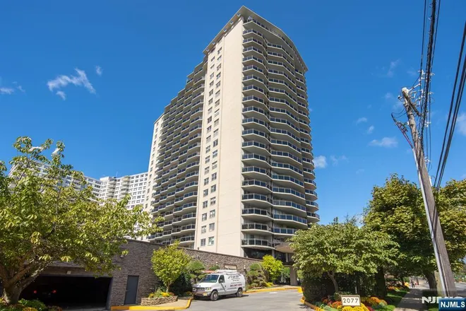 2077 Center #7G, Fort Lee, NJ 07024