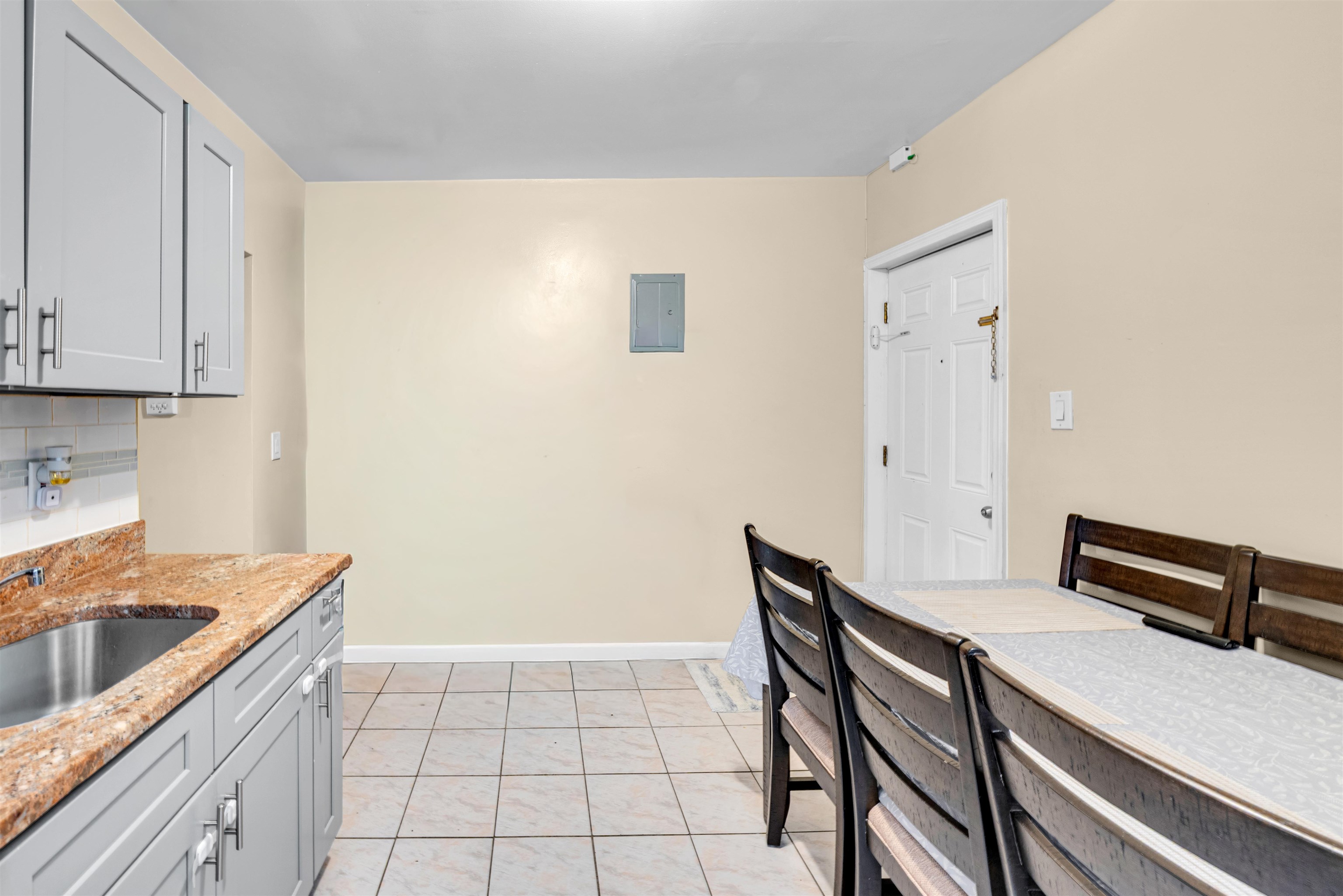 527-529 34th Street, Union City, Union City, NJ 07087 - Property photo 4 of 19