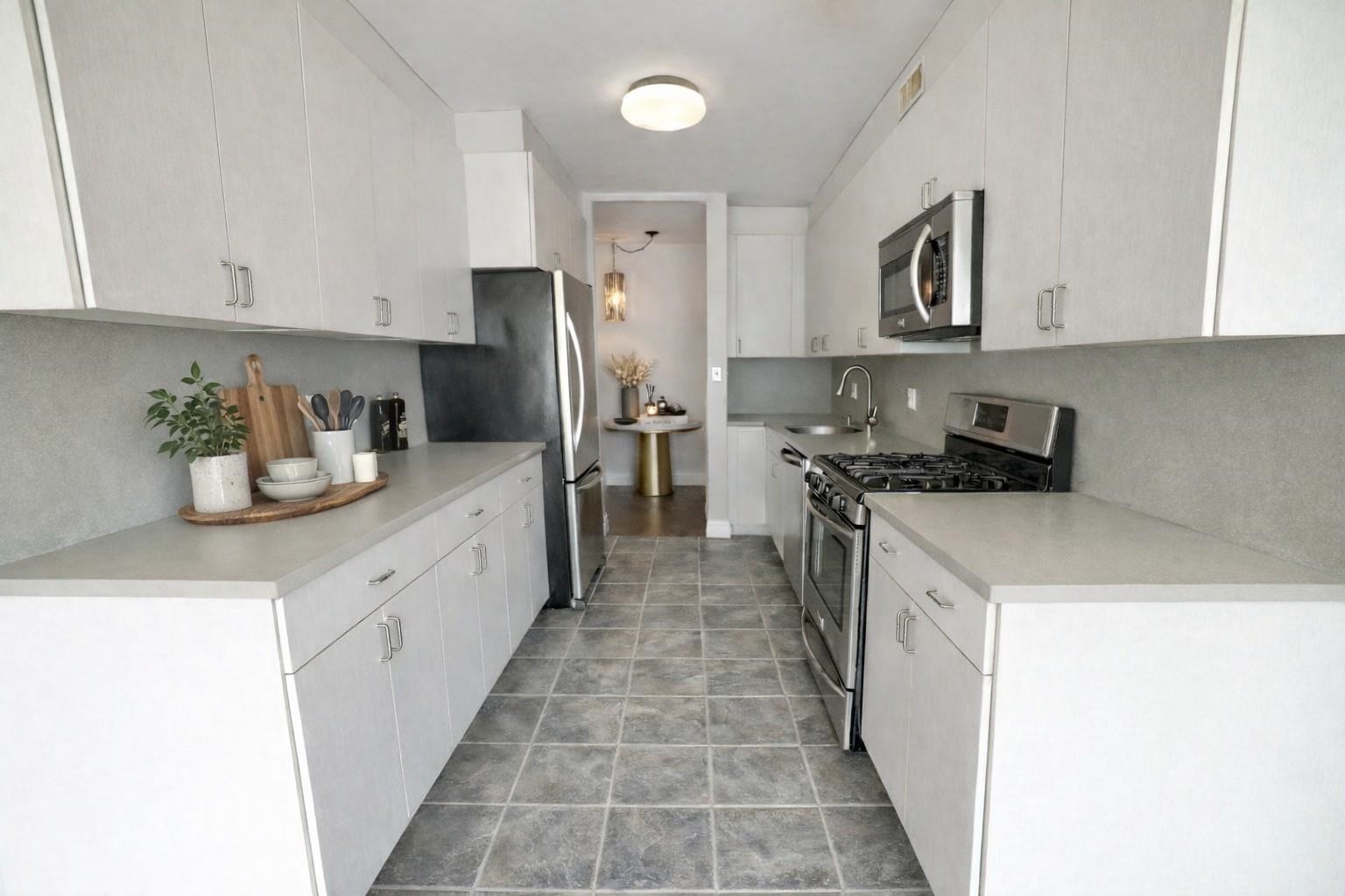 5 HORIZON Road, Fort Lee Borough, Fort Lee, NJ 07024 - Property photo 3 of 27