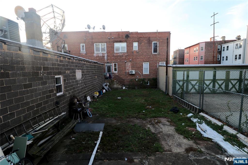 233-235 Adams, Newark City, Newark, NJ 07105 - Property photo 5 of 20