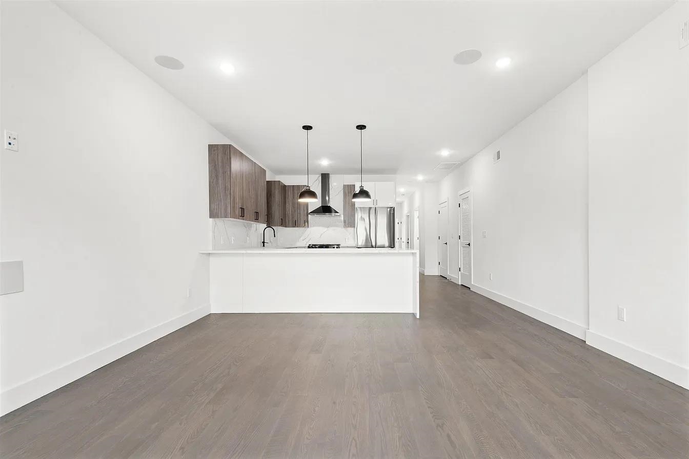 201 LINCOLN Street, Jersey City, JC Heights, NJ 07307 - Property photo 3 of 18