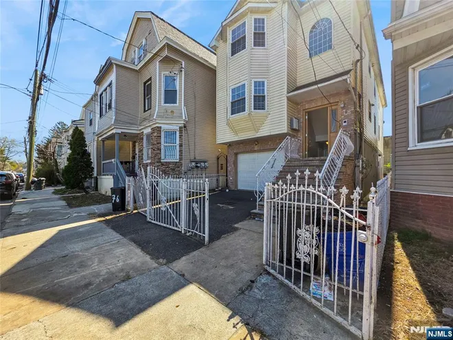 78 Beverly, Newark, NJ 07108