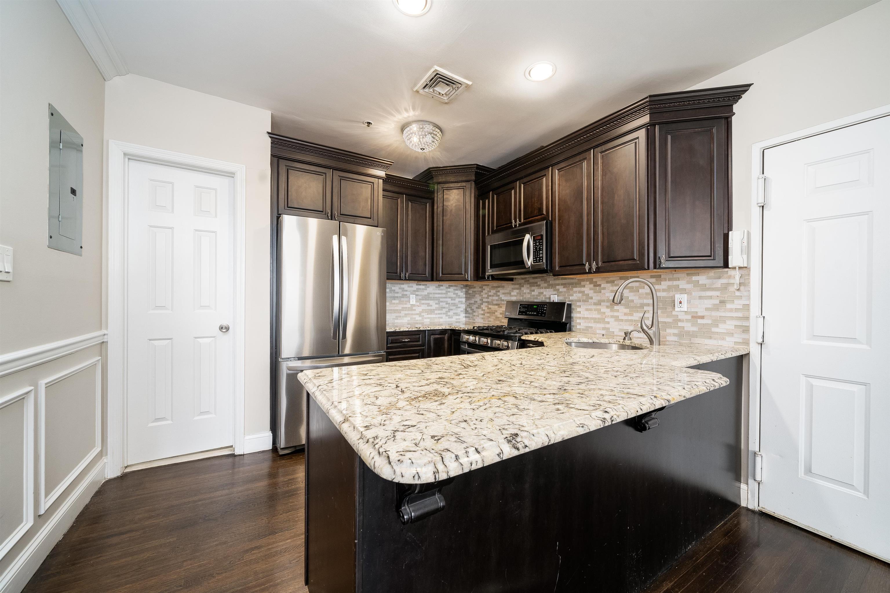 814 WILLOW Avenue, Hoboken City, Hoboken, NJ 07030 - Property photo 4 of 19