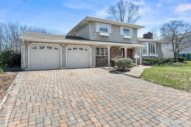 16 Wilmot Road, Oaktree Villae/Sareville, NJ 08872