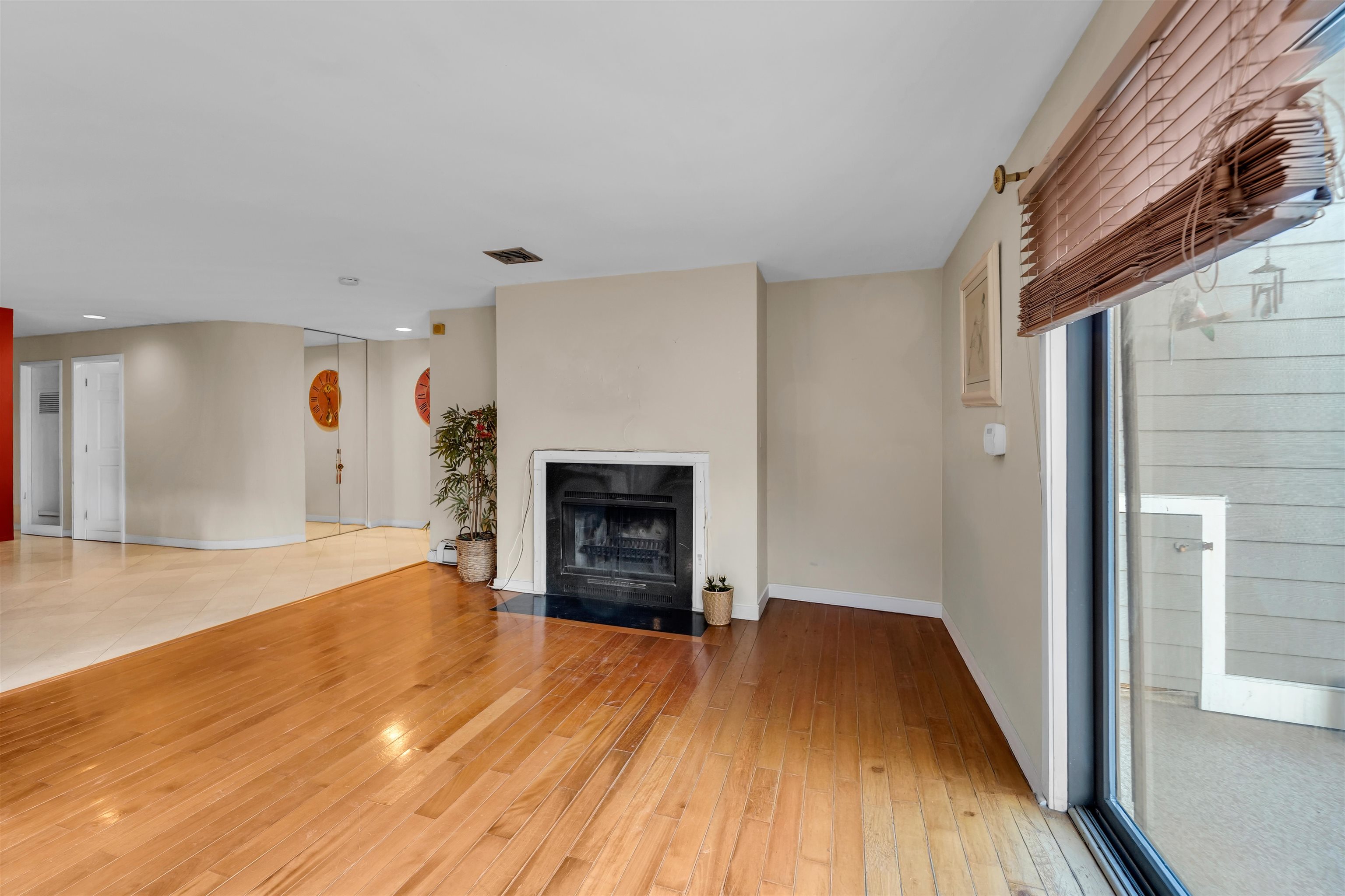 8C COVE LANE, North Bergen Township, North Bergen, NJ 07047 - Property photo 3 of 32