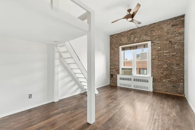 100 West 15th Street #5F, New York, NY 10011