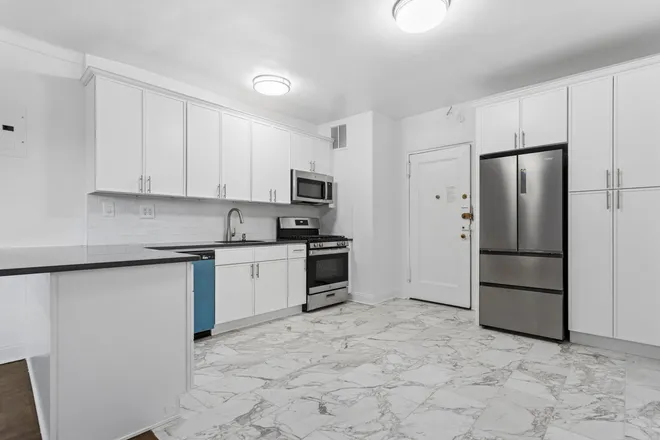135 HAWTHORNE Street #5G, Brooklyn, NY 11225