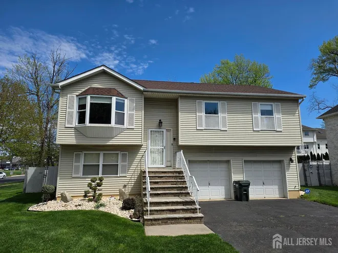 1 Wakefield Drive, None, NJ 08820
