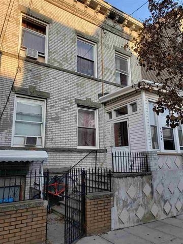 1909 NEW YORK Avenue, Union City, Union City, NJ 07087 - Property photo 4 of 40